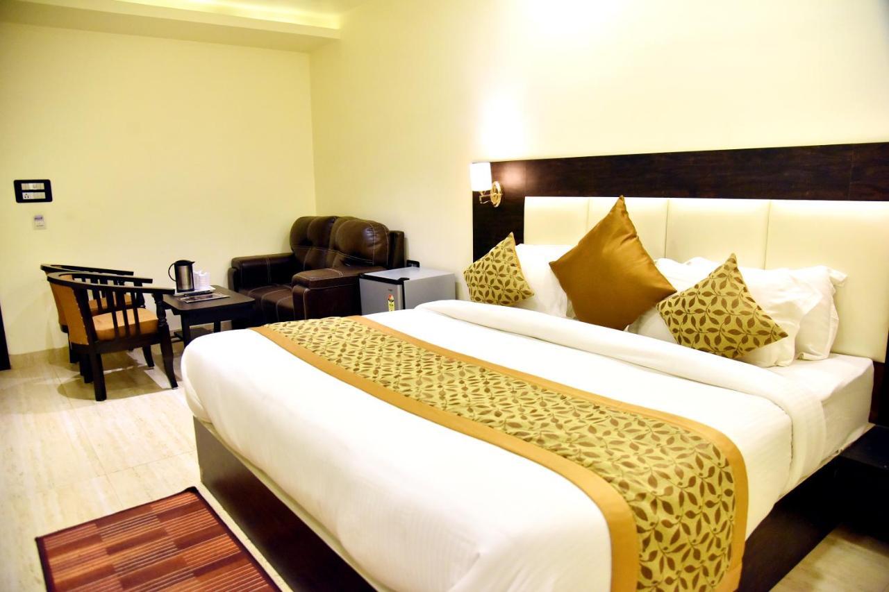 Hotel Vinayak Лакхнау Экстерьер фото