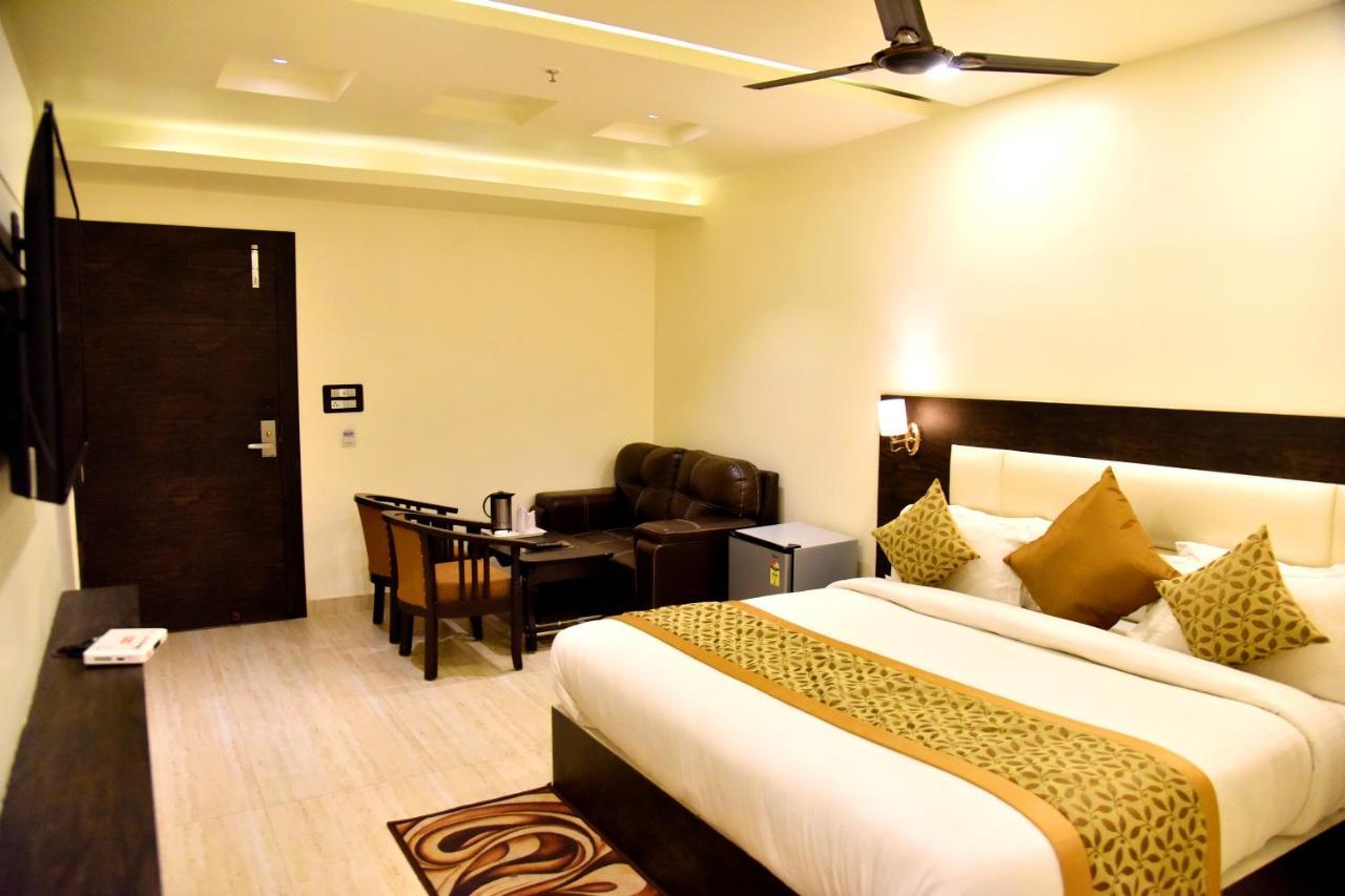 Hotel Vinayak Лакхнау Экстерьер фото